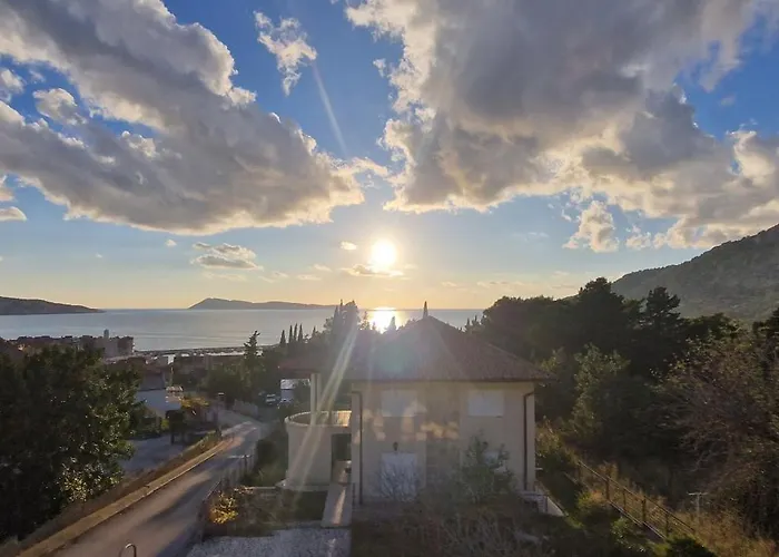 Annidia Апартаменты Комижа