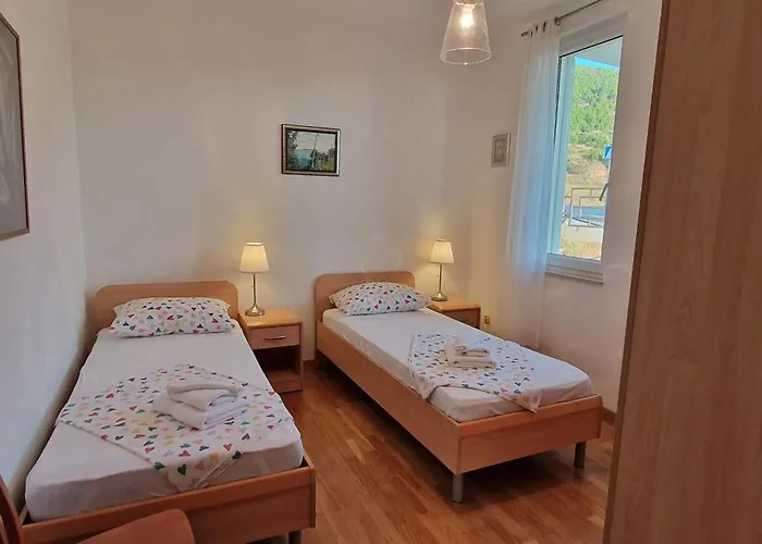 Annidia Апартаменты Комижа