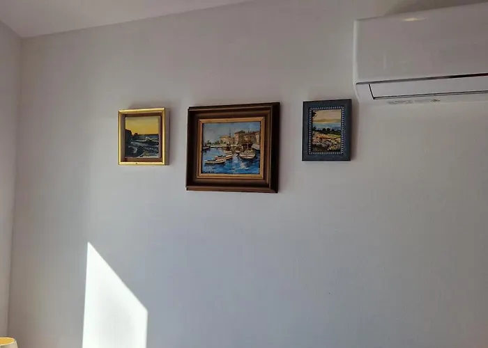 Annidia * Komiža